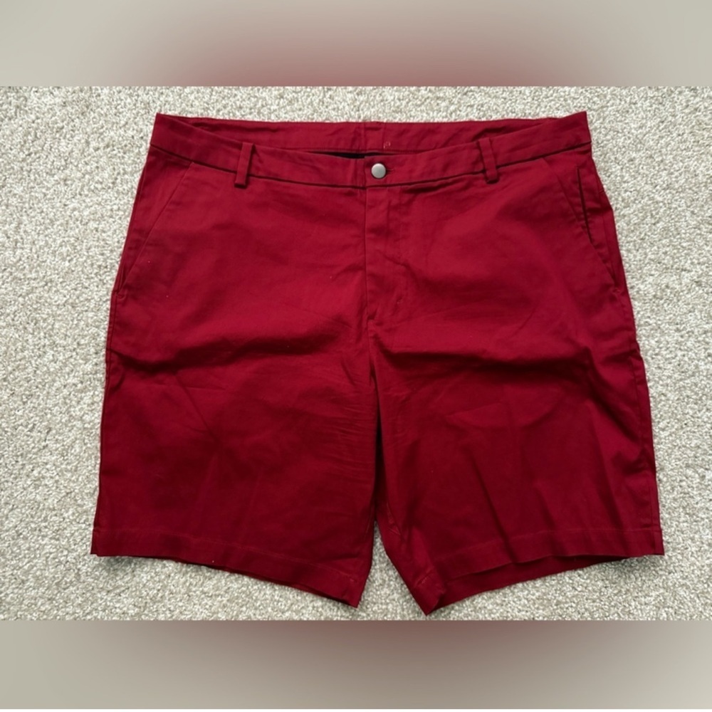 Lululemon Commission Short Slim *Chino 9 Oxblood.
Size 38.